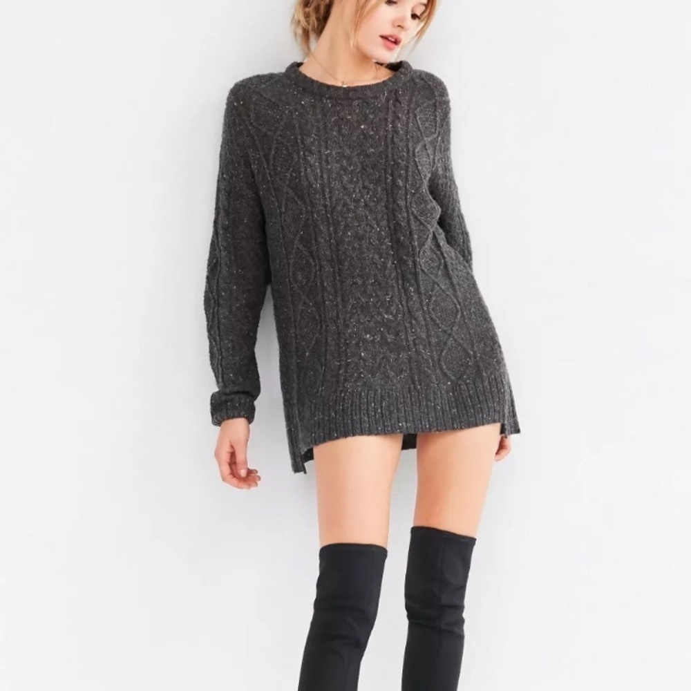 BDG | UO cable knit hi low sweater SIZE LARGE